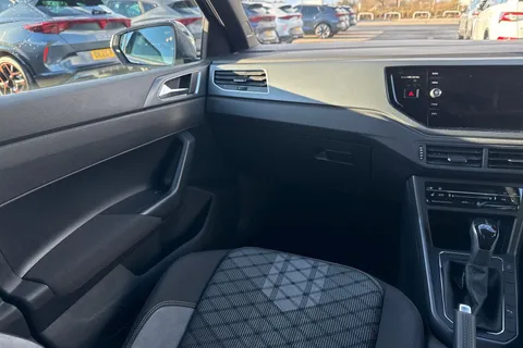 DF74KVP Volkswagen Polo 1.0 TSI 115 R-Line 5dr DSG **HEATED SEATS + 17' BERGAMO** Thumbnail #21