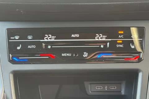 DF74KVP Volkswagen Polo 1.0 TSI 115 R-Line 5dr DSG **HEATED SEATS + 17' BERGAMO** Thumbnail #23