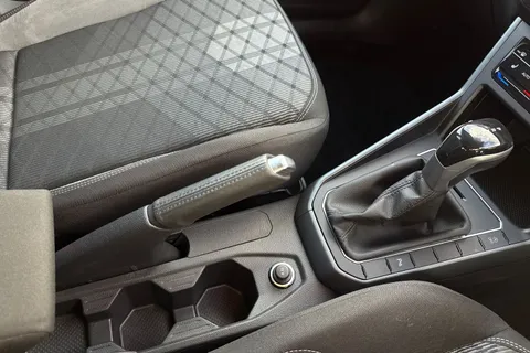 DF74KVP Volkswagen Polo 1.0 TSI 115 R-Line 5dr DSG **HEATED SEATS + 17' BERGAMO** Thumbnail #24