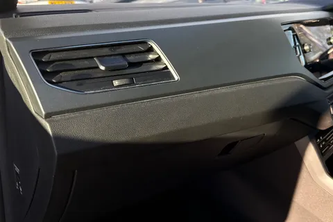 DF74KVP Volkswagen Polo 1.0 TSI 115 R-Line 5dr DSG **HEATED SEATS + 17' BERGAMO** Thumbnail #31