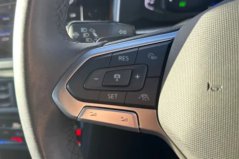 DF74KVP Volkswagen Polo 1.0 TSI 115 R-Line 5dr DSG **HEATED SEATS + 17' BERGAMO** Thumbnail #33