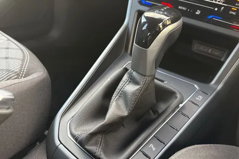 DF74KVP Volkswagen Polo 1.0 TSI 115 R-Line 5dr DSG **HEATED SEATS + 17' BERGAMO** Thumbnail #38