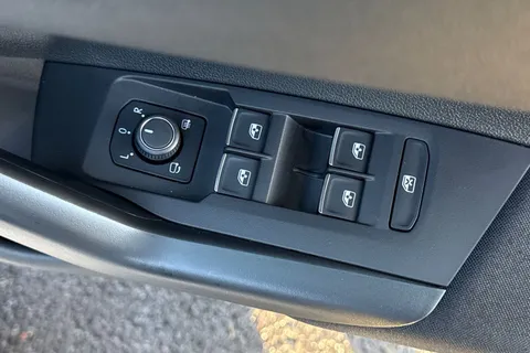 KR25YOM Volkswagen Polo 1.0 TSI 115 R-Line 5dr DSG **17' YORK ALLOYS + HEATED SEATS** Thumbnail #19