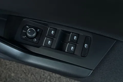 DE25YHP Volkswagen Polo 1.0 TSI 115 R-Line 5dr DSG Thumbnail #22