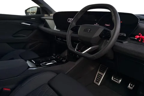 14 of 62 for Audi Q6 E-Tron Q6 SUV Edition 1 e-tron performance 225,00 kW