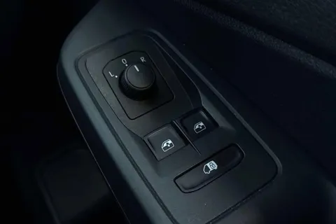 37 of 51 for Volkswagen Caddy C20 Cargo Commerce SWB 102PS 2.0 TDI Manual - Air Con / App Connect