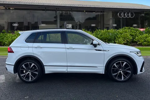 PN73XBG Volkswagen Tiguan 1.5 TSI R-Line DSG Euro 6 (s/s) 5dr Thumbnail #4