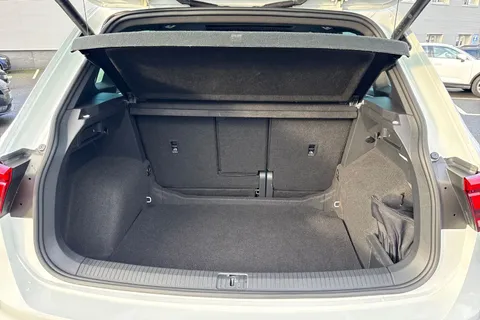 PN73XBG Volkswagen Tiguan 1.5 TSI R-Line DSG Euro 6 (s/s) 5dr Thumbnail #7