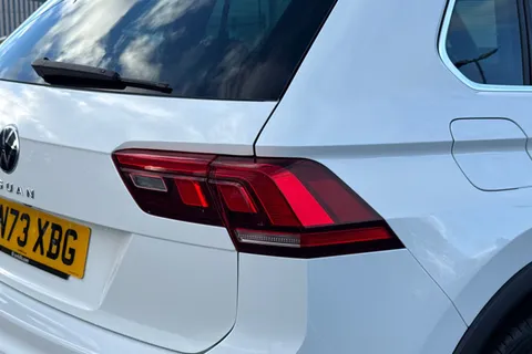 PN73XBG Volkswagen Tiguan 1.5 TSI R-Line DSG Euro 6 (s/s) 5dr Thumbnail #8