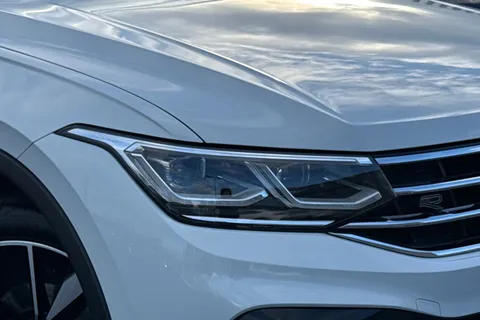 PN73XBG Volkswagen Tiguan 1.5 TSI R-Line DSG Euro 6 (s/s) 5dr Thumbnail #9