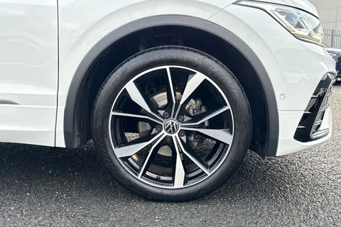 PN73XBG Volkswagen Tiguan 1.5 TSI R-Line DSG Euro 6 (s/s) 5dr Thumbnail #10