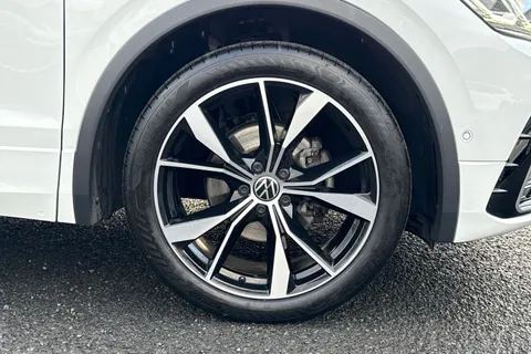 PN73XBG Volkswagen Tiguan 1.5 TSI R-Line DSG Euro 6 (s/s) 5dr Thumbnail #11