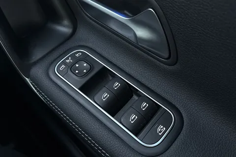 KN24UVK Mercedes-Benz A Class 2.0 A35h MHEV AMG (Premium Plus) 7G-DCT 4MATIC Euro 6 (s/s) 5dr Thumbnail #19