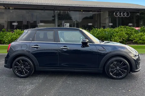 PX72XHE Mini Hatch 1.5 Cooper Exclusive Steptronic Euro 6 (s/s) 5dr Thumbnail #4