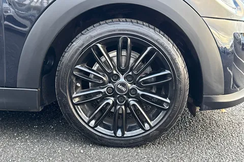 PX72XHE Mini Hatch 1.5 Cooper Exclusive Steptronic Euro 6 (s/s) 5dr Thumbnail #12