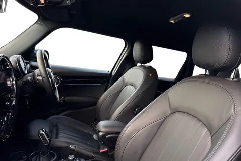 PX72XHE Mini Hatch 1.5 Cooper Exclusive Steptronic Euro 6 (s/s) 5dr Thumbnail #17