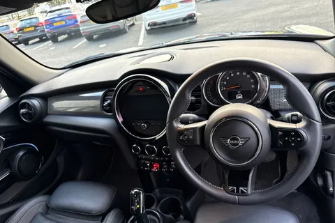 PX72XHE Mini Hatch 1.5 Cooper Exclusive Steptronic Euro 6 (s/s) 5dr Thumbnail #19