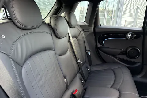 PX72XHE Mini Hatch 1.5 Cooper Exclusive Steptronic Euro 6 (s/s) 5dr Thumbnail #20