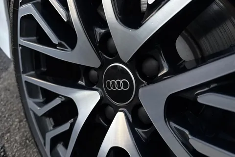 SV25VLJ Audi S3 Vorsprung TFSI 333 PS S tronic Thumbnail #34