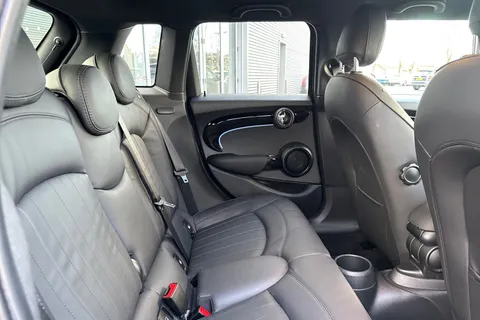 PX72XHE Mini Hatch 1.5 Cooper Exclusive Steptronic Euro 6 (s/s) 5dr Thumbnail #38