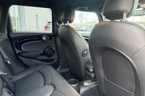 PX72XHE Mini Hatch 1.5 Cooper Exclusive Steptronic Euro 6 (s/s) 5dr Thumbnail #40