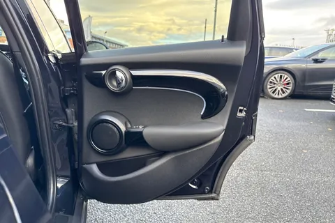 PX72XHE Mini Hatch 1.5 Cooper Exclusive Steptronic Euro 6 (s/s) 5dr Thumbnail #42