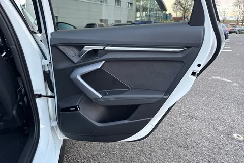 SV25VLJ Audi S3 Vorsprung TFSI 333 PS S tronic Thumbnail #43