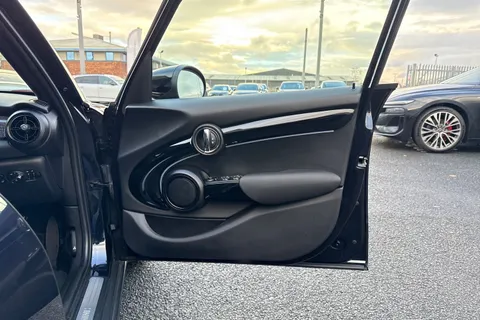 PX72XHE Mini Hatch 1.5 Cooper Exclusive Steptronic Euro 6 (s/s) 5dr Thumbnail #47