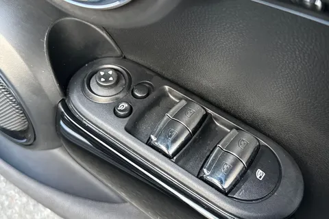 PX72XHE Mini Hatch 1.5 Cooper Exclusive Steptronic Euro 6 (s/s) 5dr Thumbnail #48