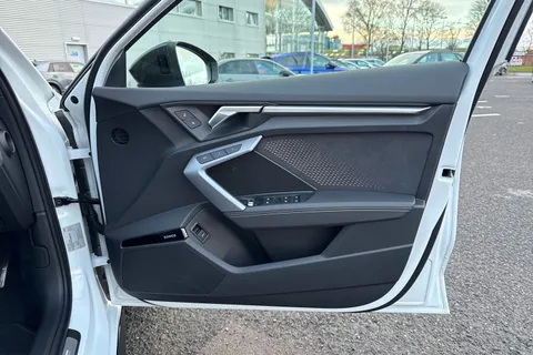 SV25VLJ Audi S3 Vorsprung TFSI 333 PS S tronic Thumbnail #47