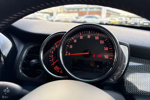 PX72XHE Mini Hatch 1.5 Cooper Exclusive Steptronic Euro 6 (s/s) 5dr Thumbnail #52