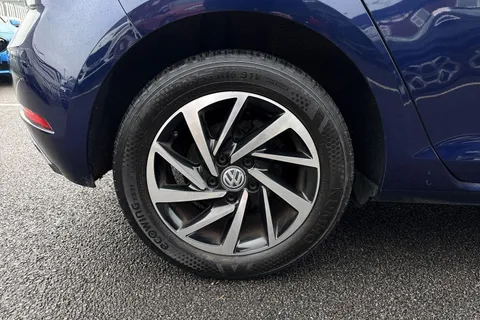 HG69BZX Volkswagen Golf 1.6 TDI Match Edition Euro 6 (s/s) 5dr Thumbnail #8