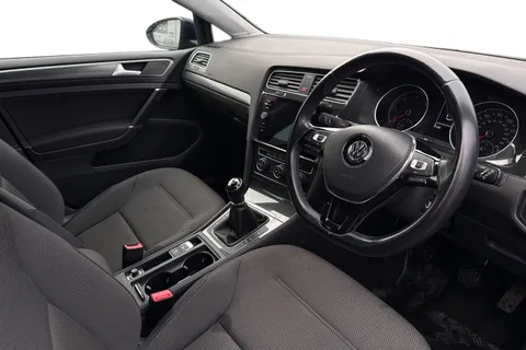 HG69BZX Volkswagen Golf 1.6 TDI Match Edition Euro 6 (s/s) 5dr Thumbnail #9