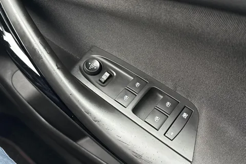 SB19YSE Vauxhall Astra 1.4i Turbo SRi VX Line Nav Euro 6 5dr Thumbnail #19