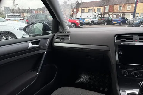 HG69BZX Volkswagen Golf 1.6 TDI Match Edition Euro 6 (s/s) 5dr Thumbnail #16