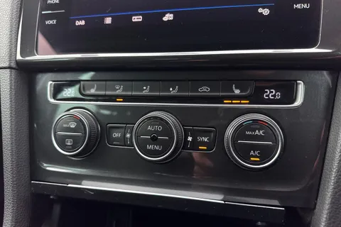 HG69BZX Volkswagen Golf 1.6 TDI Match Edition Euro 6 (s/s) 5dr Thumbnail #20