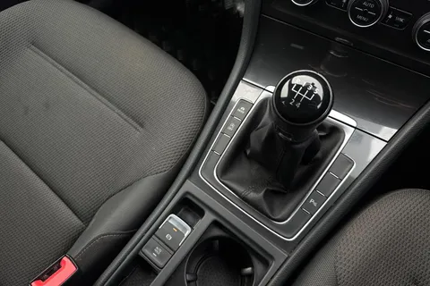 HG69BZX Volkswagen Golf 1.6 TDI Match Edition Euro 6 (s/s) 5dr Thumbnail #21