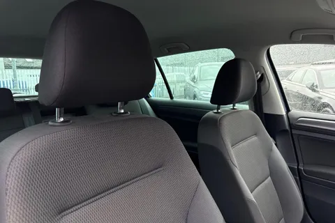 HG69BZX Volkswagen Golf 1.6 TDI Match Edition Euro 6 (s/s) 5dr Thumbnail #22