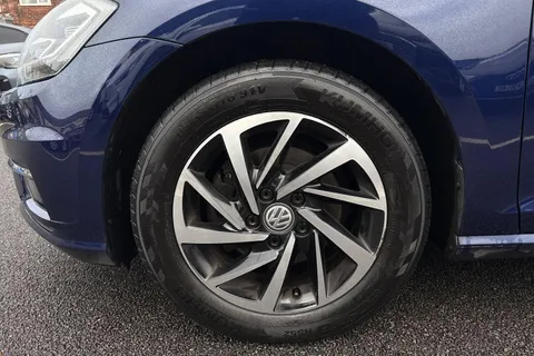 HG69BZX Volkswagen Golf 1.6 TDI Match Edition Euro 6 (s/s) 5dr Thumbnail #24