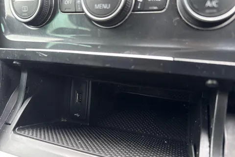 HG69BZX Volkswagen Golf 1.6 TDI Match Edition Euro 6 (s/s) 5dr Thumbnail #28