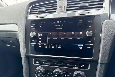 HG69BZX Volkswagen Golf 1.6 TDI Match Edition Euro 6 (s/s) 5dr Thumbnail #29