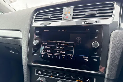 HG69BZX Volkswagen Golf 1.6 TDI Match Edition Euro 6 (s/s) 5dr Thumbnail #31