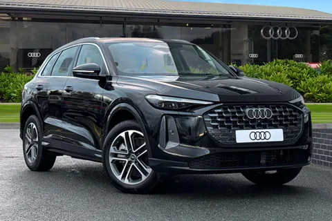  Audi Q5 2.0 TDI Sport S Tronic quattro Euro 6 (s/s) 5dr Thumbnail #2