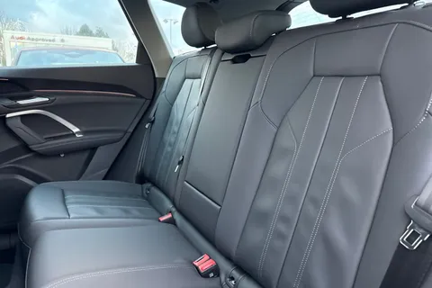  Audi Q5 2.0 TDI Sport S Tronic quattro Euro 6 (s/s) 5dr Thumbnail #19