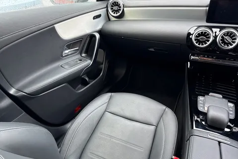 WM72AHD Mercedes-Benz Cla Class 1.3 CLA180 AMG Line (Executive) Coupe 7G-DCT Euro 6 (s/s) 4dr Thumbnail #16