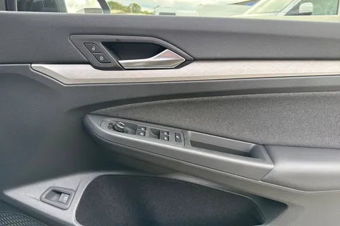 Volkswagen Golf 1.5 TSI eHybrid 19.7kWh Match DSG Euro 6 (s/s) 5dr Thumbnail #20