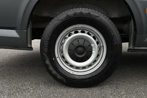 DF75TYZ Volkswagen Crafter CR35 Panel van Commerce Plus MWB 177 PS 2.0 TDI Auto 8sp 4 Motion Thumbnail #11