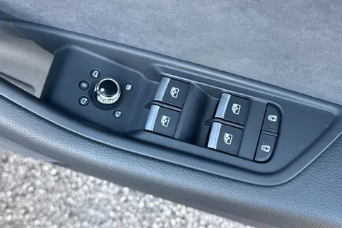 YB73VSN Audi A4 Avant Avant S line 40 TFSI  204 PS S tronic Thumbnail #22