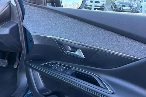 DG22OFJ PEUGEOT 3008 1.6 13.2kWh Allure Premium e-EAT Euro 6 (s/s) 5dr Thumbnail #22