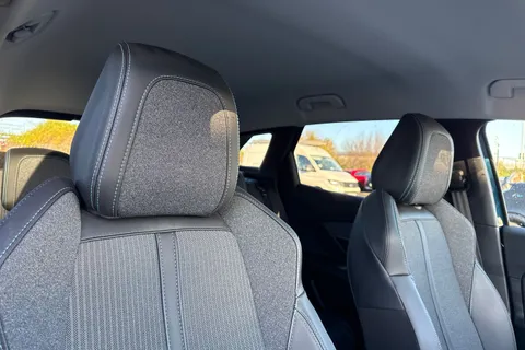 DG22OFJ PEUGEOT 3008 1.6 13.2kWh Allure Premium e-EAT Euro 6 (s/s) 5dr Thumbnail #25